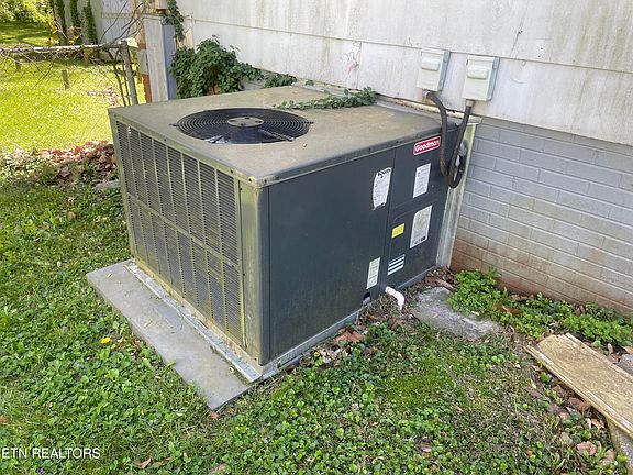4th image of 2334 Greenfield Ln