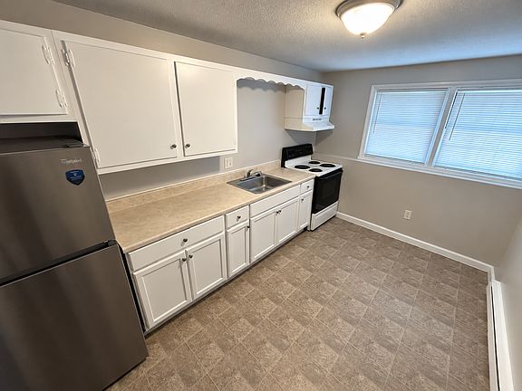2nd image of 129-135 White St #1