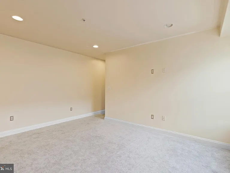 922 Madison St NW #304 — Photo 7