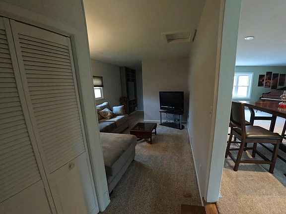 4th image of 478 Blossom Ln