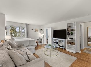 9 Wedgewood Drive, Unit 93 BLDG 9 #93, Verona Twp., NJ 07044