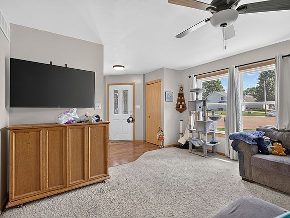 4th image of 1104 Chicory Ln