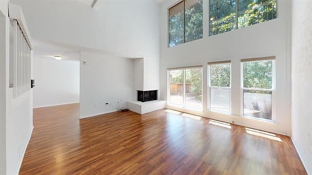 1st image of 2914 Shady Lake Cir