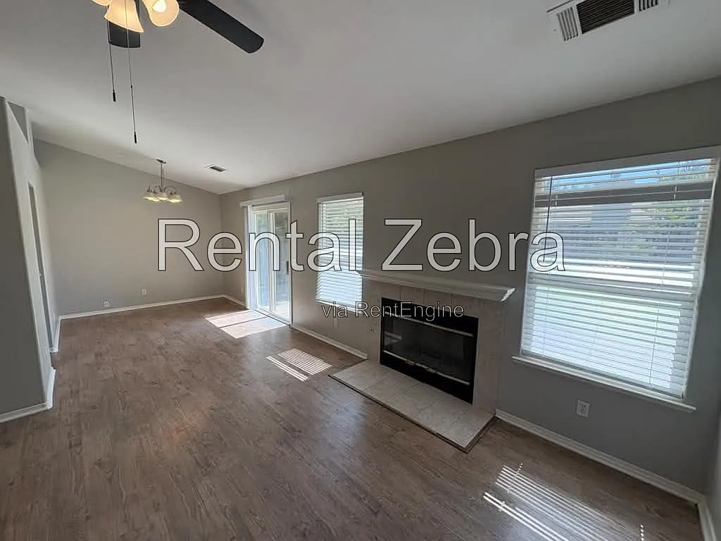 4 bed, 2.0 bath, 1690 sqft, $2,200 — Photo 3