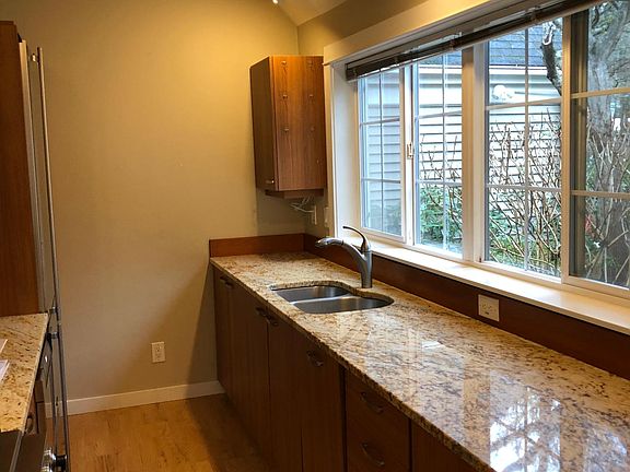5th image of 144 Madrona Way NE
