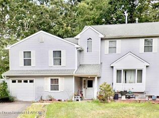 10 Kettle Ct, Howell, NJ 07731