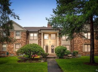 4382 Knightsbridge Ln, West Bloomfield, MI