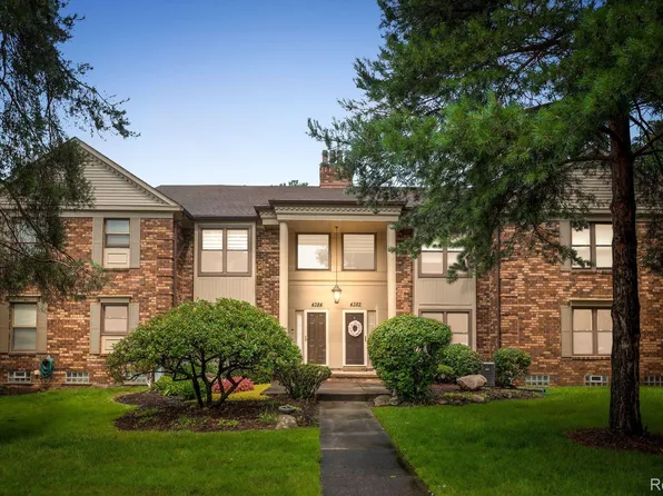 4382 Knightsbridge Ln, West Bloomfield, MI 48323