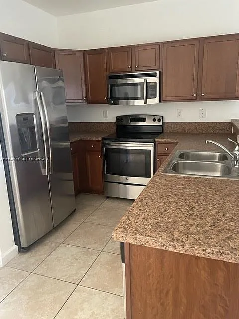 2 bed, 2.5 bath, $2,300 — Photo 4