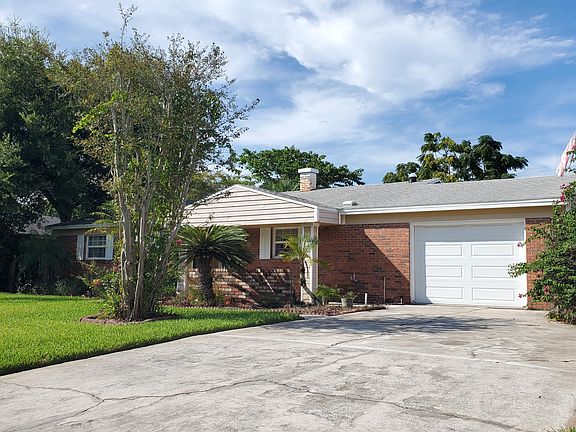 3rd image of 571 Seaspray Ave