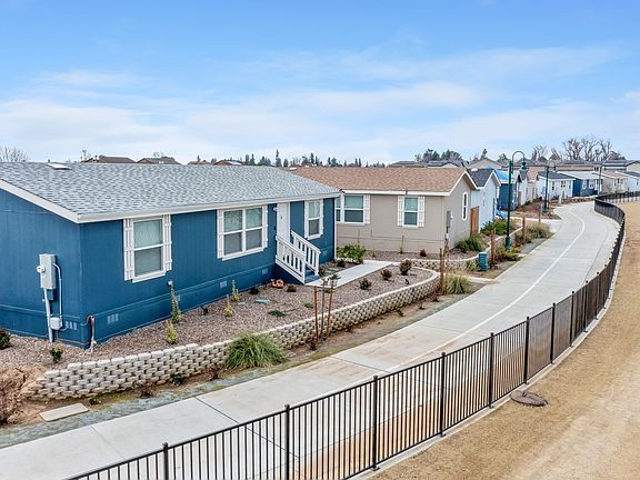2nd image of 3572 N Blythe Ave #103