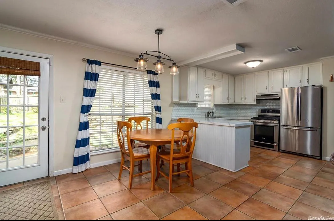 44 Bradford Dr — Photo 4
