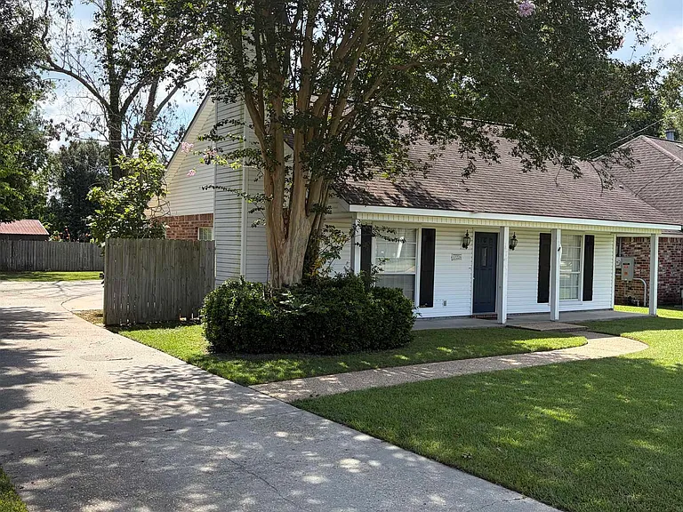 17226 Northlake Dr — Photo 3