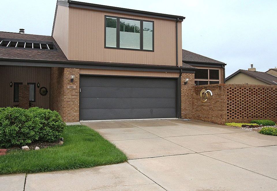 1st image of 2901 Park Place Dr