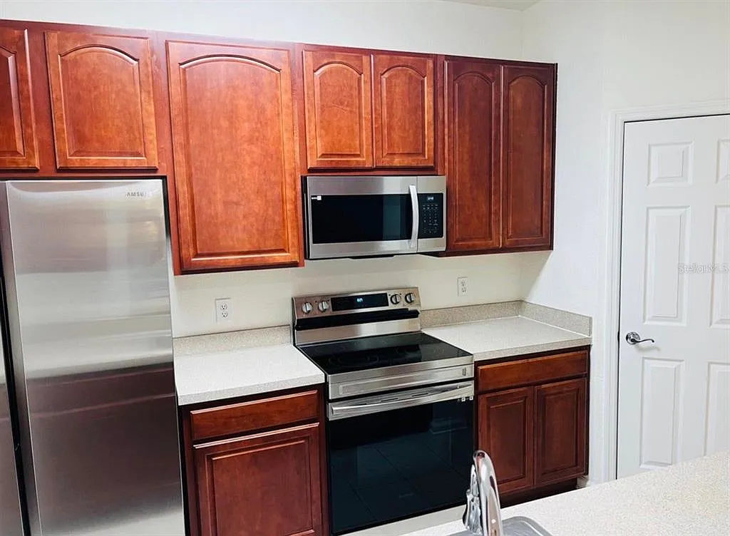 3 bed, 2.0 bath, 1248 sqft, $2,100 — Photo 3