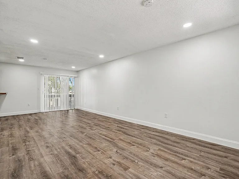 9208 N Connechusett Rd #C — Photo 6