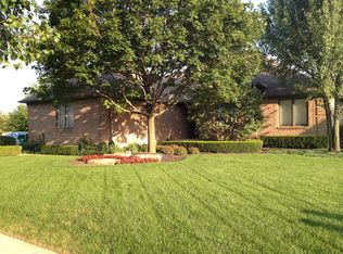 19068 Elmer Dr, Macomb, MI 48044