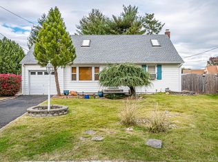 16 Village Grn, Colonia, NJ 07067