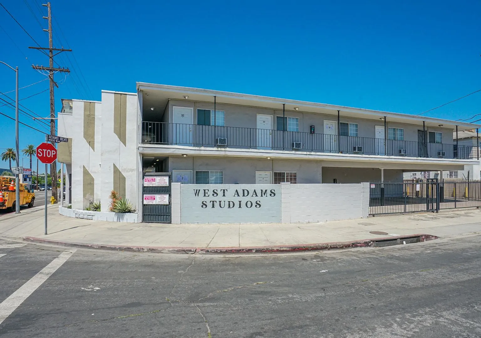 West Adams Studio Apartments — Photo 3