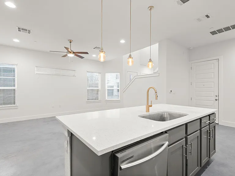 8922 Menchaca Rd #701 — Photo 6