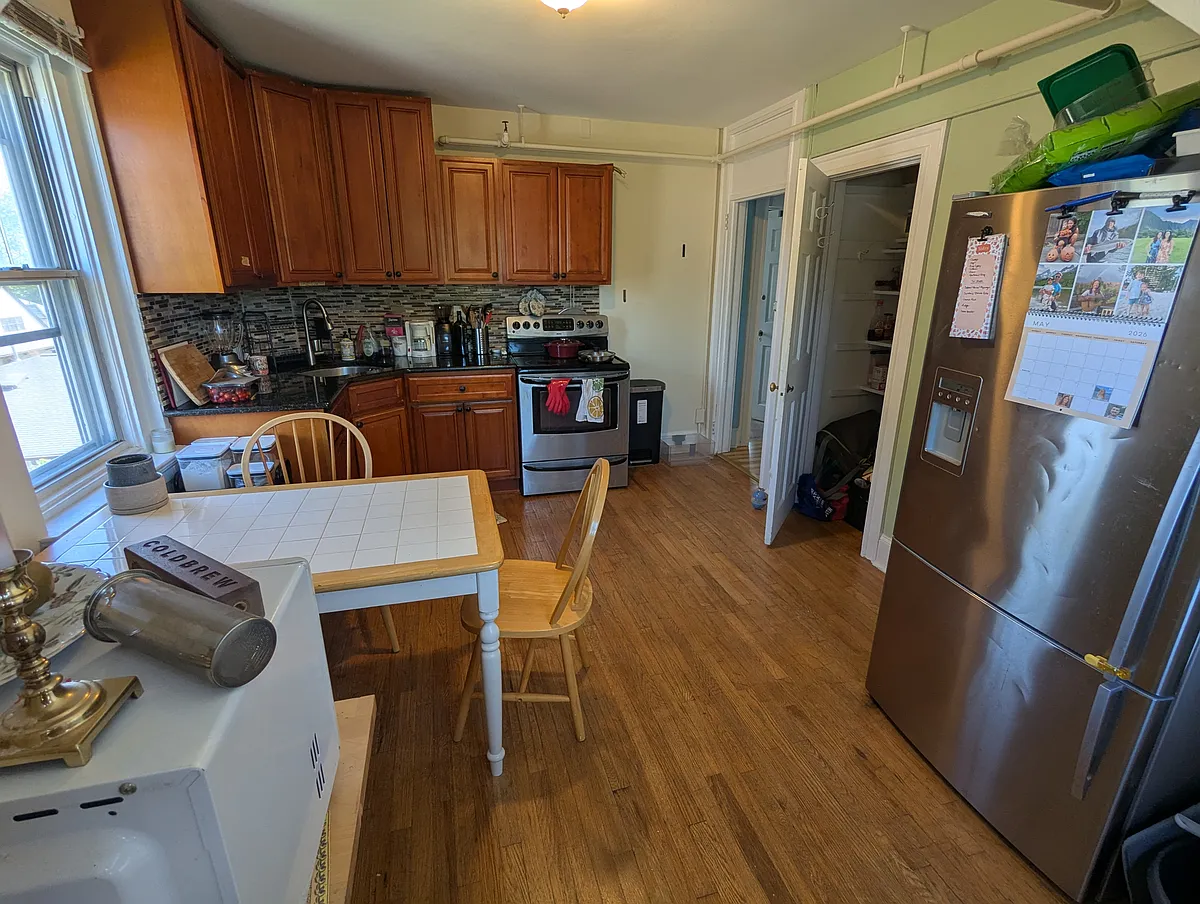 Kitchen - 225 W Pastorius St #3