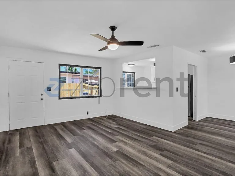 807 E Shields Ave #807 — Photo 8