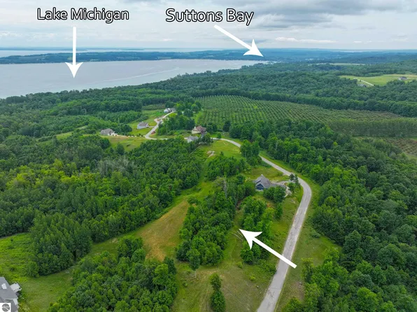 1950 N Blue Water Ct, Suttons Bay, MI 49682