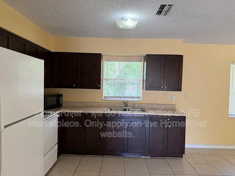 9702 Theresa Cir — Photo 11
