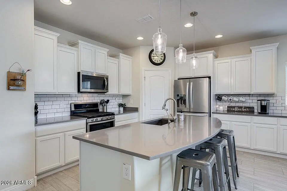 3 bed, 2.0 bath, 2150 sqft, $2,995 — Photo 1