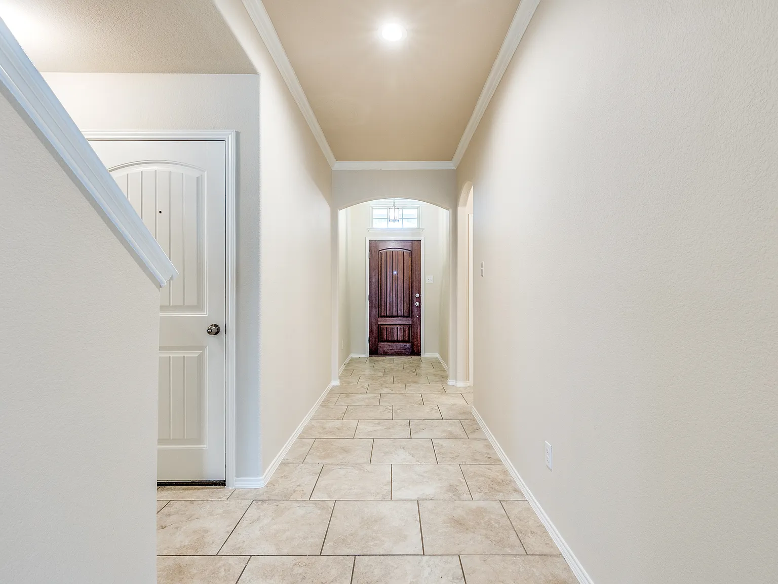 3 bed, 2372 sqft, $2,550 — Photo 2