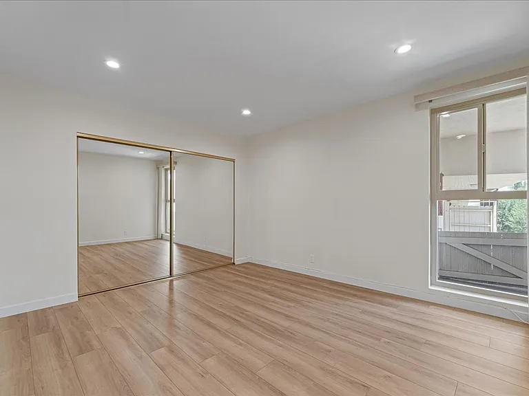 17424 Burbank Blvd #205 — Photo 11