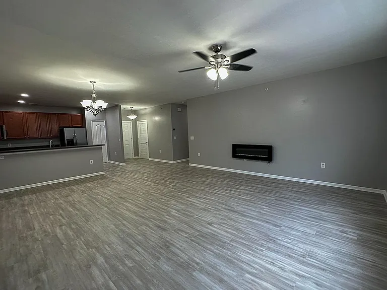 912 Southmoor Dr #203 — Photo 7