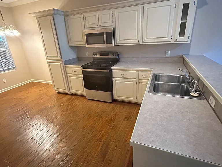201 Powell Dr #E — Photo 14