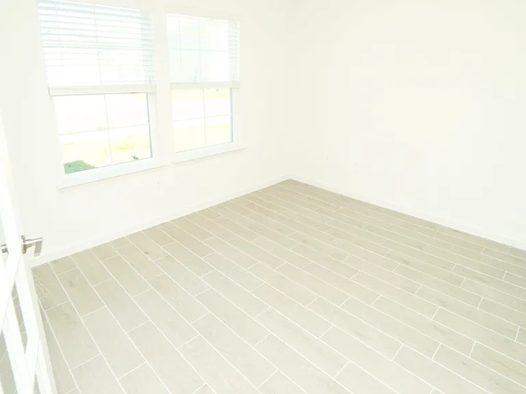 4030 NE 33rd Ave — Photo 5