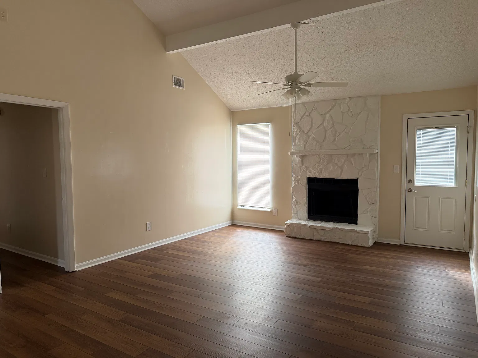 3 bed, 1600 sqft, $1,800 — Photo 4