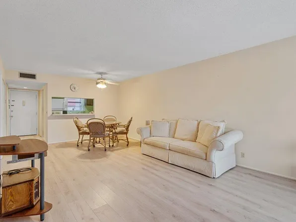 12026 Greenway Circle S #202, Royal Palm Beach, FL 33411