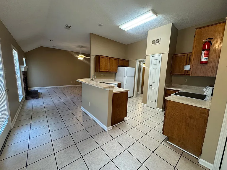 7822 Guthrie Ln — Photo 8