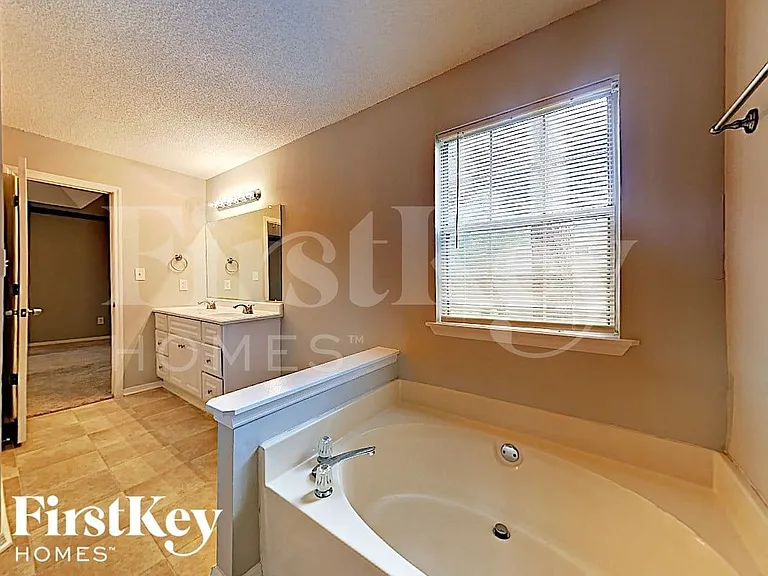 1199 Paddocks Way — Photo 8