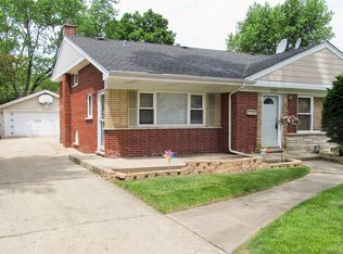 330 Pinehurst Dr, Des Plaines, IL 60016