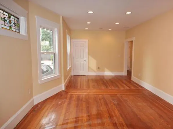 7 Treadway Rd, Dorchester, MA 02125