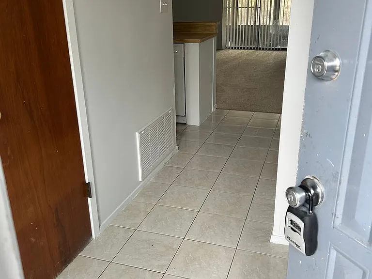 11 Poulton Dr E #F — Photo 10