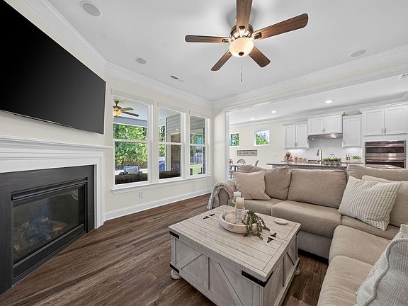3rd image of 75 Mallory Oak Dr