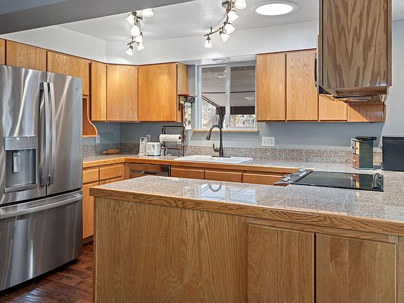 3rd image of 19373 Indian Summer Rd