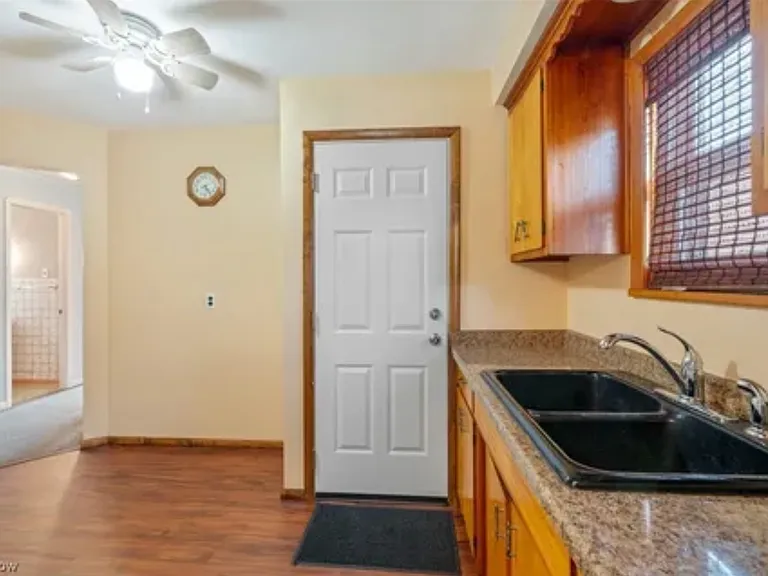 8211 Whittington Dr — Photo 8