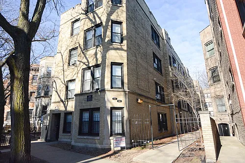646.5 W Roscoe St Photo 1