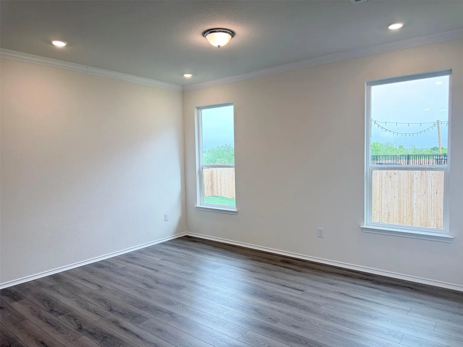 3 bed, 2.0 bath, 1860 sqft, $2,200 — Photo 3