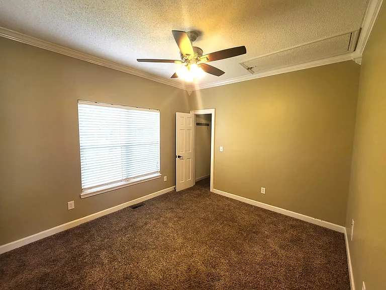 518 Cloverfield Ln — Photo 17