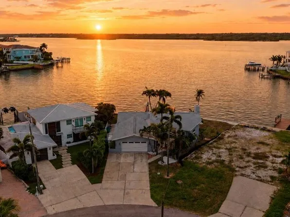 16115 4th St E, Redington Beach, FL 33708