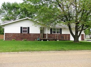 326 Woodland Dr, Salem, IL 62881