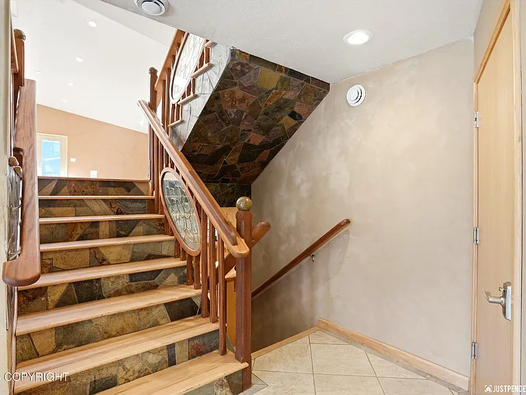 2100 Churchill Dr — Photo 44